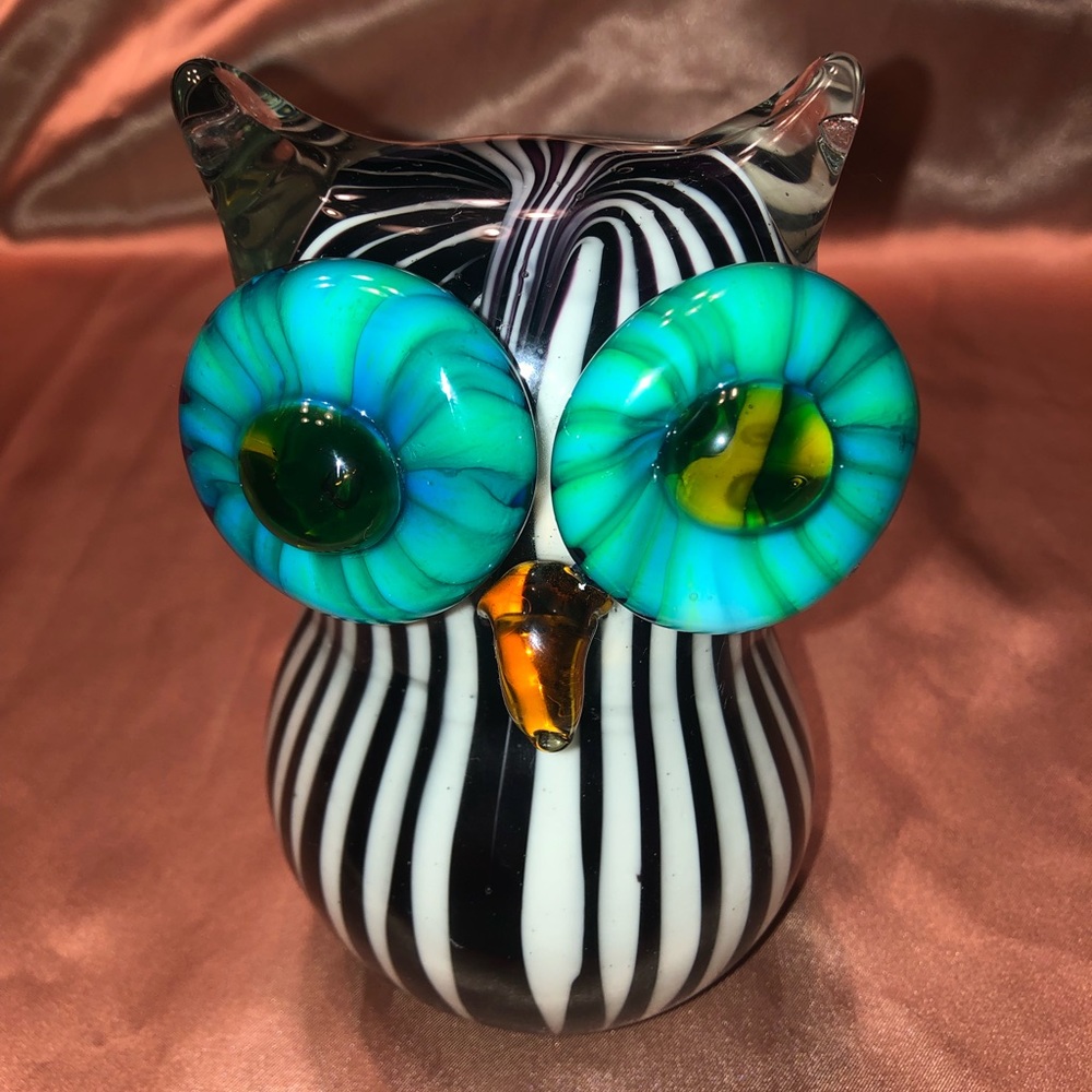 Heavy Blown Glass Owl Paperweight Figurine 5.5 in